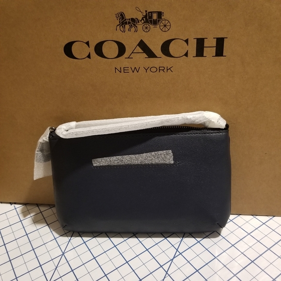 Coach "LE" Large Wristlet With Butterfly Applique - Picture 7 of 9